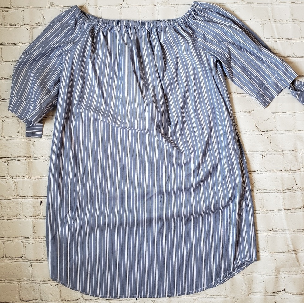 NWOT Off the shoulder dress Sz small